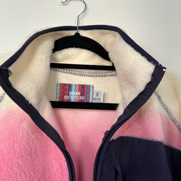 ❌ SOLD ❌ Urban Outfitters Mountain Range Zip Up Jacket - Picture 3 of 4